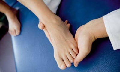 Боли в своде стопы ног причины и лечение thumbnail